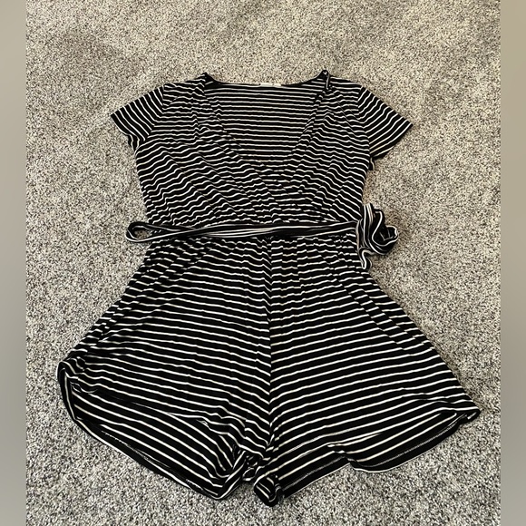 Comfy Gap Romper - Picture 1 of 2